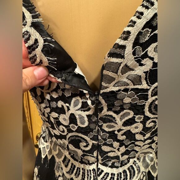 Erin Fetherston Blk Wht Sleeveless Floral Lace Cocktail V-Neck Dress Sz 4 - Picture 7 of 9